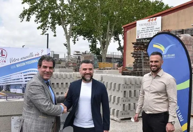 Le groupe bitterois Lacin pose la premiere pierre de son agence de Gignac Le groupe bitterois Lacin pose la première pierre de son agence de Gignac