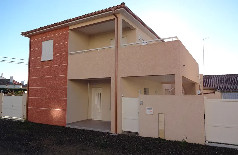 détail toiture et gouttière -façade