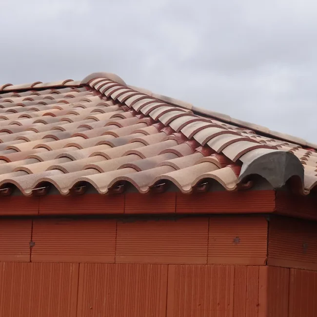 Détail maison toiture et tuiles